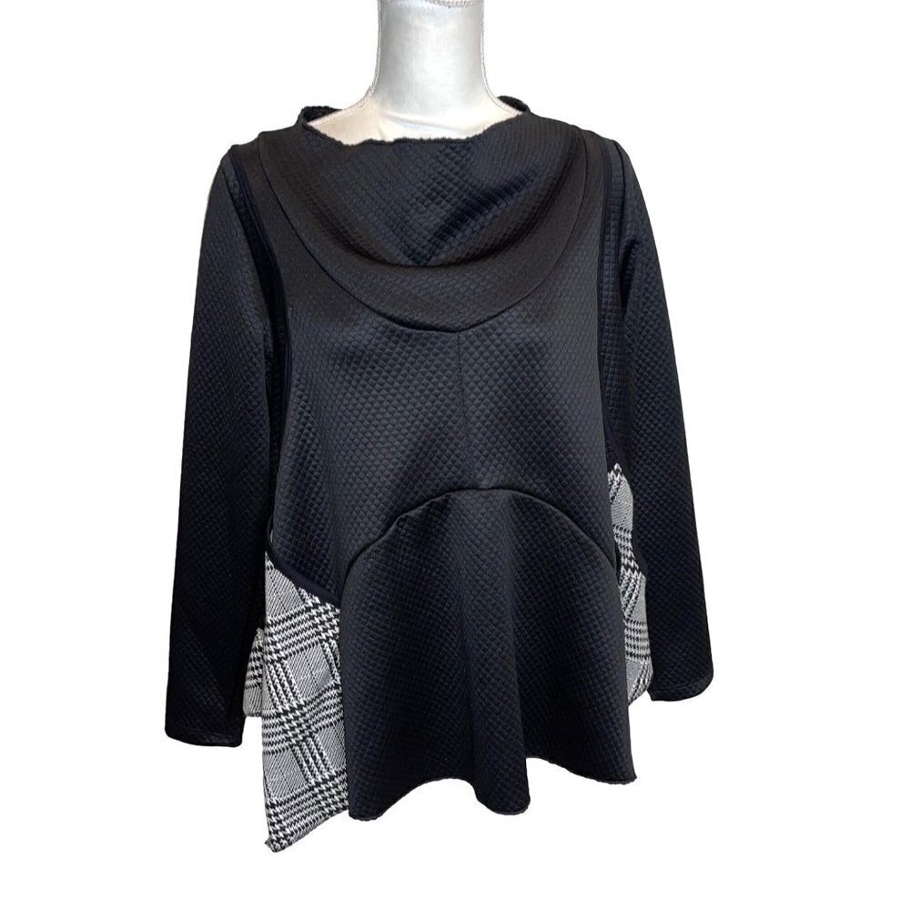 Matti Mamane Womens Top Black Size Large Pullover Quilted Avant Garde Israel New